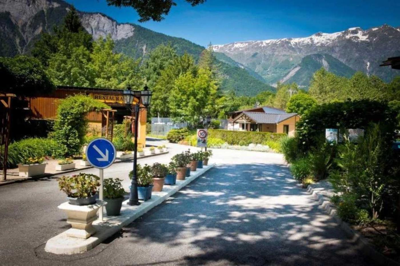 Camping 5 Etoiles - Piscine - Eeceff Le Bourg-dʼOisans Exterior foto