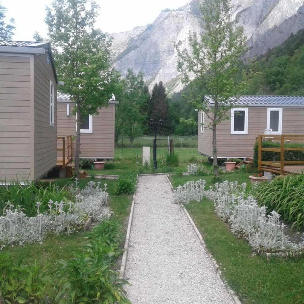 Camping 5 Etoiles - Piscine - Eeceff Le Bourg-dʼOisans Exterior foto